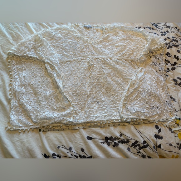 White embellished cover with scoop neck and flutter sleeves - Picture 7 of 10